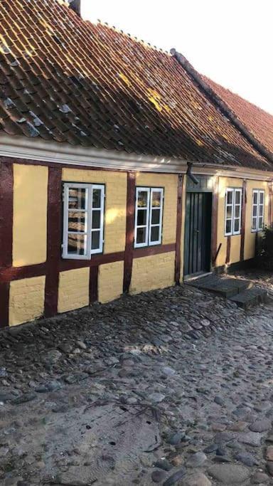 Idyllisk, Historisk Byhus Ved Fjorden I Mariager Exterior photo