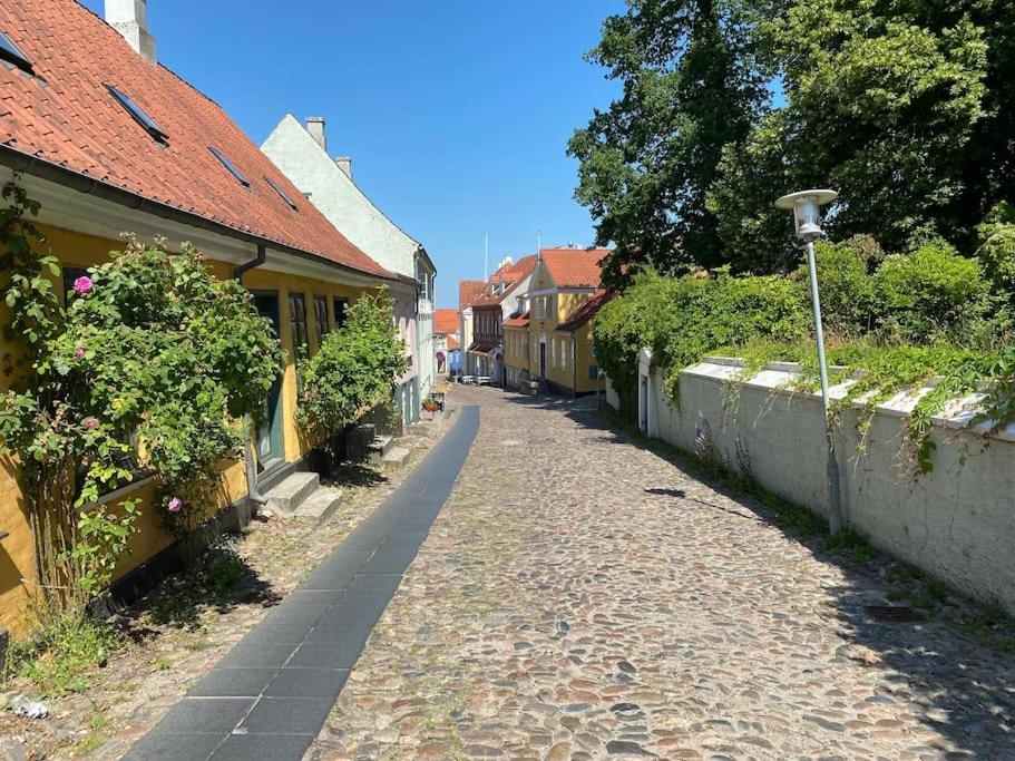 Idyllisk, Historisk Byhus Ved Fjorden I Mariager Exterior photo