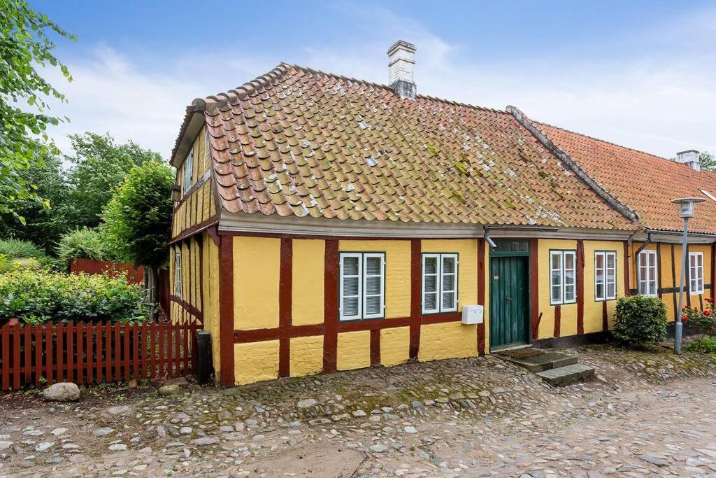 Idyllisk, Historisk Byhus Ved Fjorden I Mariager Exterior photo